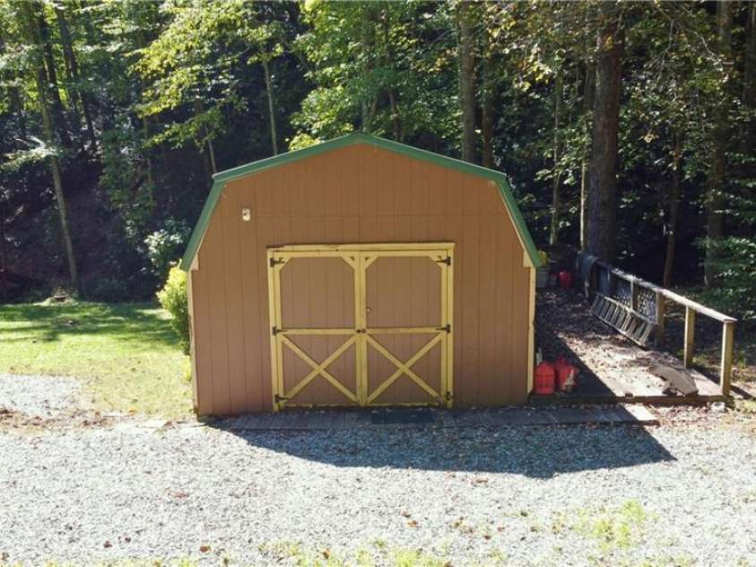 190 Molly Drive, McGrady, NC 28649.  MLS# CAR4430682, YatesRealty ID 54241. 
