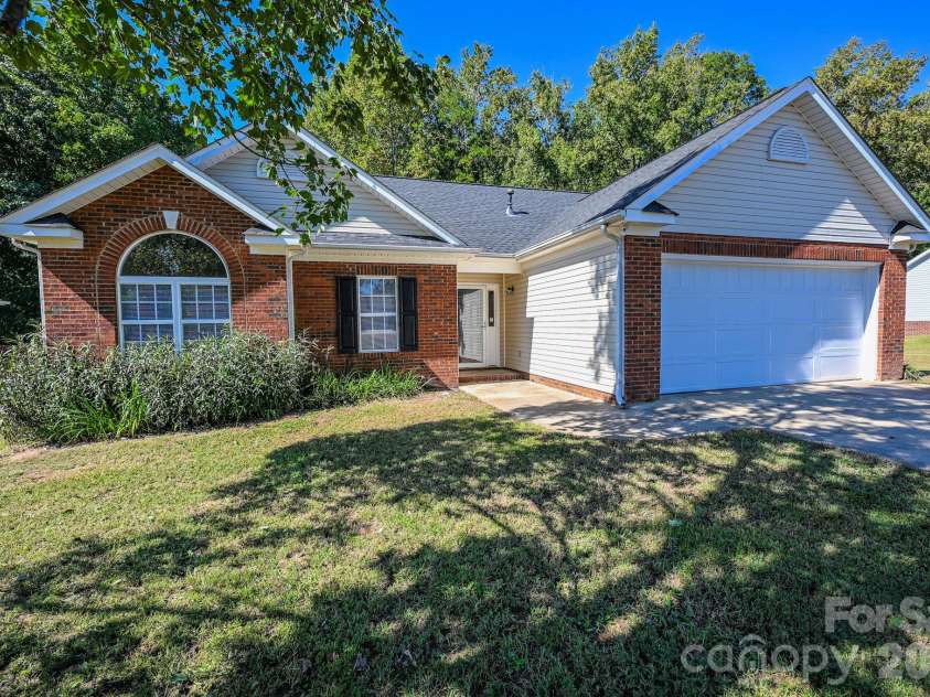 2425 River Chase Drive, Monroe, NC 28110.  MLS# CAR4429983, YatesRealty ID 54242. 