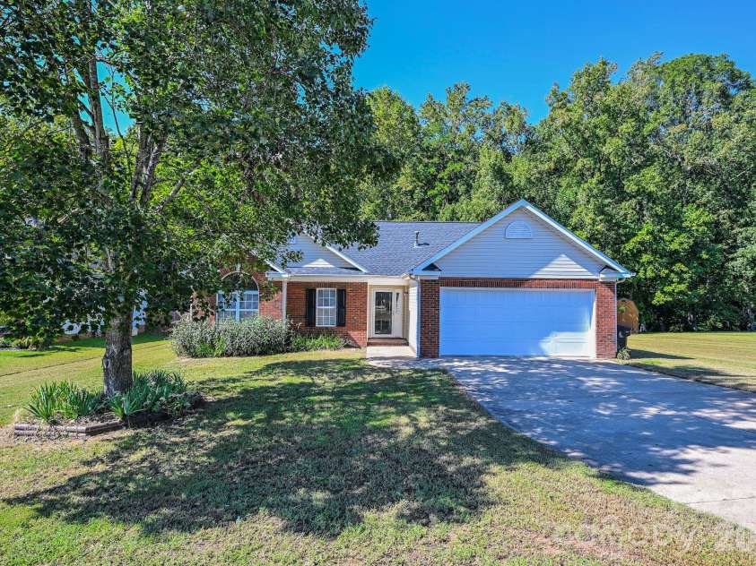 2425 River Chase Drive, Monroe, NC 28110.  MLS# CAR4429983, YatesRealty ID 54242. 