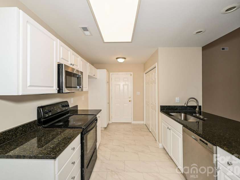 2425 River Chase Drive, Monroe, NC 28110.  MLS# CAR4429983, YatesRealty ID 54242. 