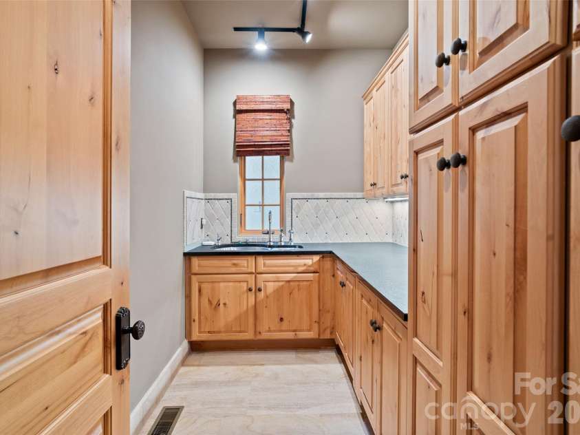 408 Oakmont Lane, Waxhaw, NC 28173.  MLS# CAR4430595, YatesRealty ID 54243. 