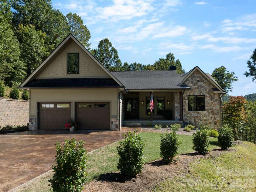 945 Somersby Park, Hendersonville, NC 28739.  MLS# CAR4430657, YatesRealty ID 54244. 