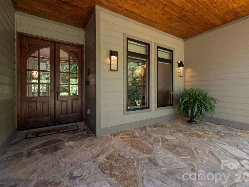 945 Somersby Park, Hendersonville, NC 28739.  MLS# CAR4430657, YatesRealty ID 54244. 