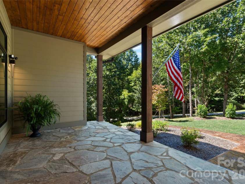 945 Somersby Park, Hendersonville, NC 28739.  MLS# CAR4430657, YatesRealty ID 54244. 