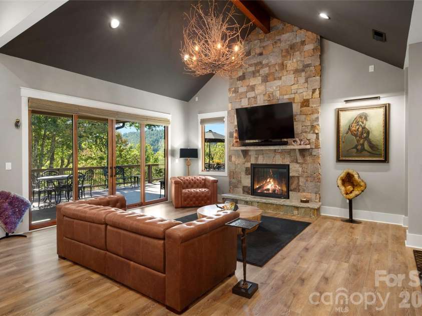 945 Somersby Park, Hendersonville, NC 28739.  MLS# CAR4430657, YatesRealty ID 54244. 