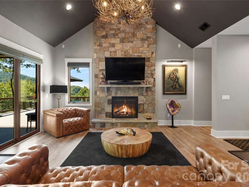 945 Somersby Park, Hendersonville, NC 28739.  MLS# CAR4430657, YatesRealty ID 54244. 