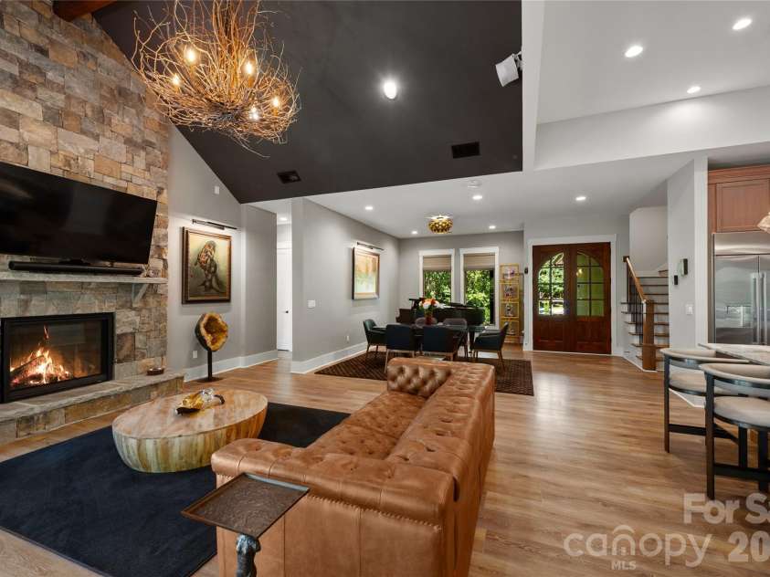 945 Somersby Park, Hendersonville, NC 28739.  MLS# CAR4430657, YatesRealty ID 54244. 