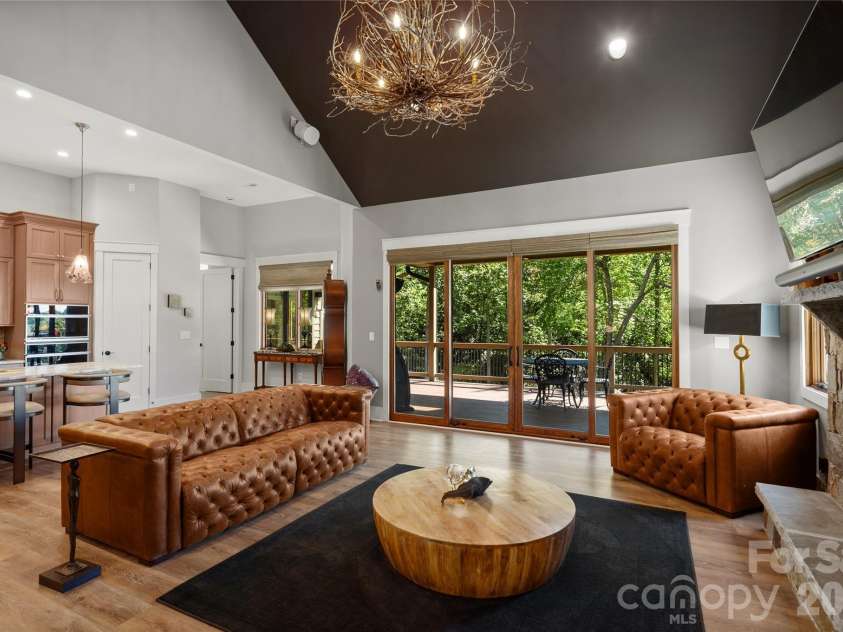 945 Somersby Park, Hendersonville, NC 28739.  MLS# CAR4430657, YatesRealty ID 54244. 