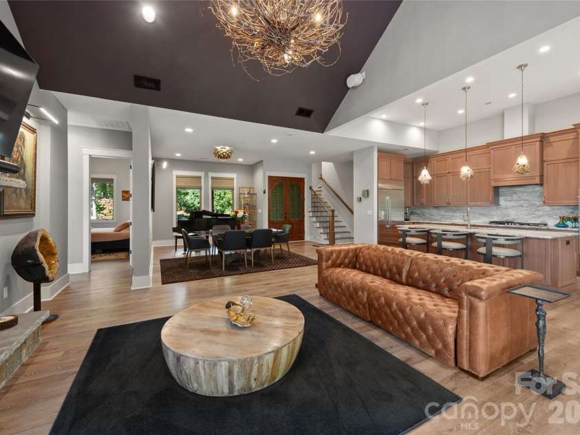 945 Somersby Park, Hendersonville, NC 28739.  MLS# CAR4430657, YatesRealty ID 54244. 