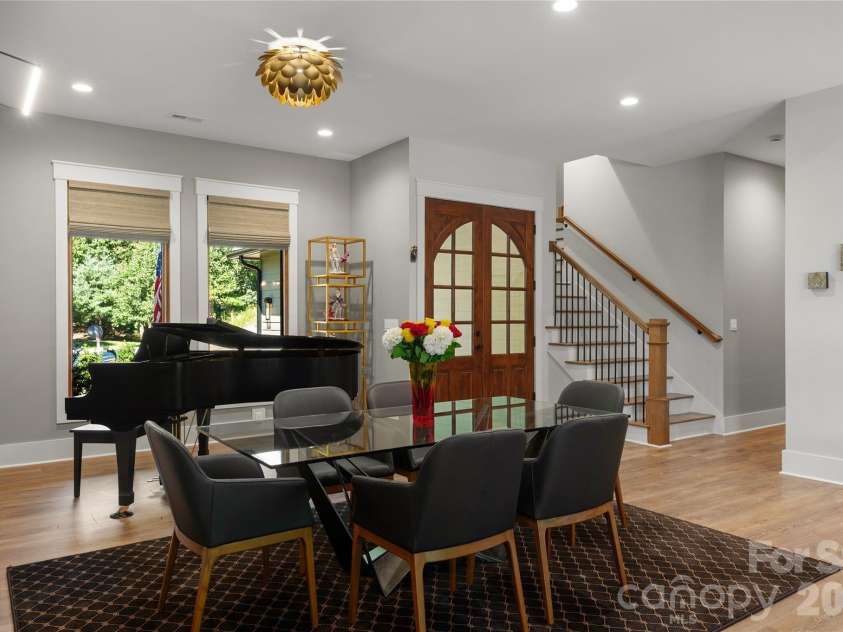 945 Somersby Park, Hendersonville, NC 28739.  MLS# CAR4430657, YatesRealty ID 54244. 