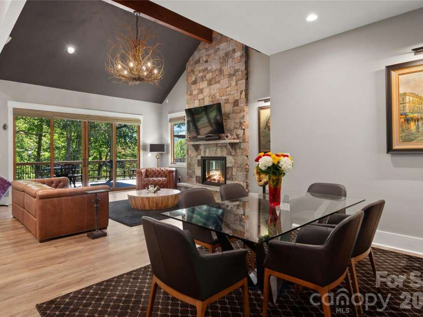 945 Somersby Park, Hendersonville, NC 28739.  MLS# CAR4430657, YatesRealty ID 54244. 
