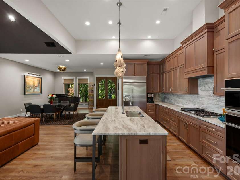 945 Somersby Park, Hendersonville, NC 28739.  MLS# CAR4430657, YatesRealty ID 54244. 