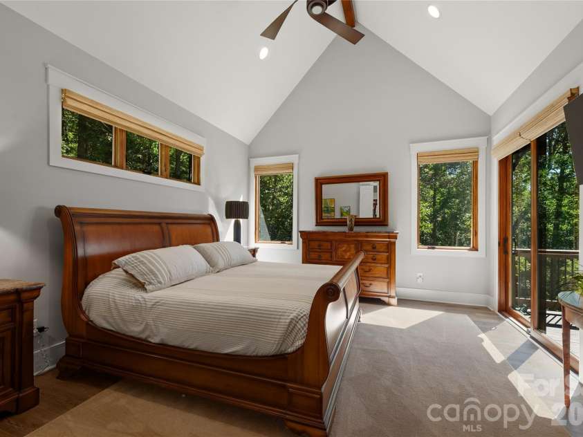 945 Somersby Park, Hendersonville, NC 28739.  MLS# CAR4430657, YatesRealty ID 54244. 