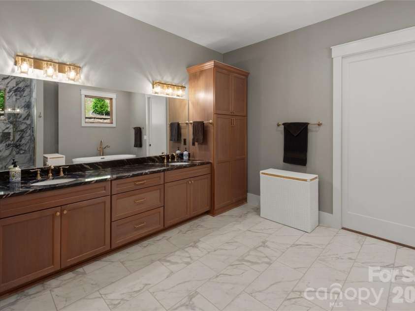 945 Somersby Park, Hendersonville, NC 28739.  MLS# CAR4430657, YatesRealty ID 54244. 