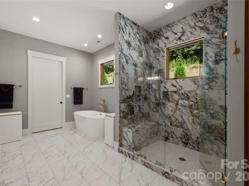 945 Somersby Park, Hendersonville, NC 28739.  MLS# CAR4430657, YatesRealty ID 54244. 