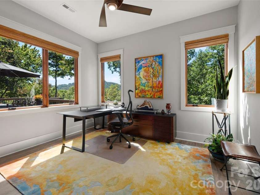 945 Somersby Park, Hendersonville, NC 28739.  MLS# CAR4430657, YatesRealty ID 54244. 