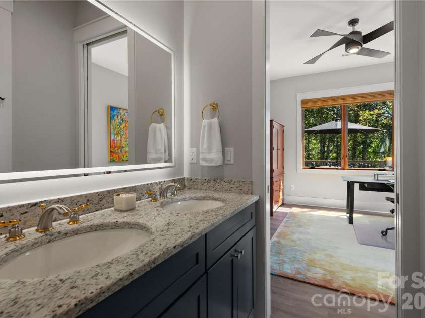 945 Somersby Park, Hendersonville, NC 28739.  MLS# CAR4430657, YatesRealty ID 54244. 