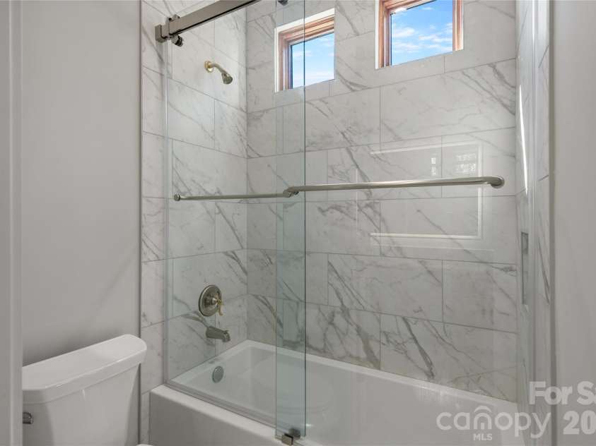 945 Somersby Park, Hendersonville, NC 28739.  MLS# CAR4430657, YatesRealty ID 54244. 
