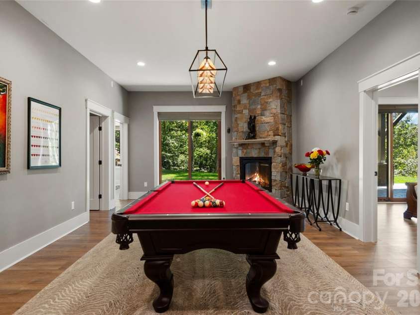 945 Somersby Park, Hendersonville, NC 28739.  MLS# CAR4430657, YatesRealty ID 54244. 