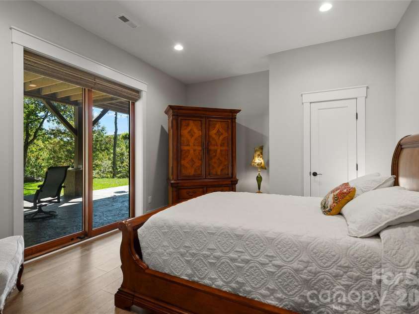 945 Somersby Park, Hendersonville, NC 28739.  MLS# CAR4430657, YatesRealty ID 54244. 