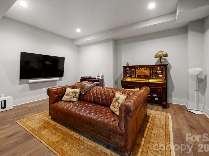 945 Somersby Park, Hendersonville, NC 28739.  MLS# CAR4430657, YatesRealty ID 54244. 