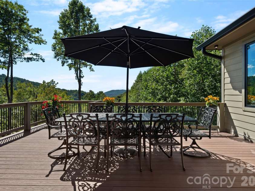 945 Somersby Park, Hendersonville, NC 28739.  MLS# CAR4430657, YatesRealty ID 54244. 