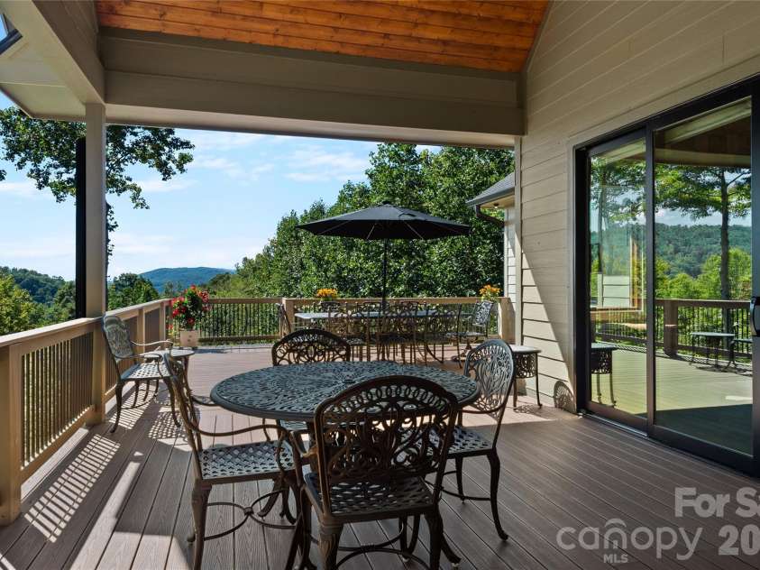 945 Somersby Park, Hendersonville, NC 28739.  MLS# CAR4430657, YatesRealty ID 54244. 