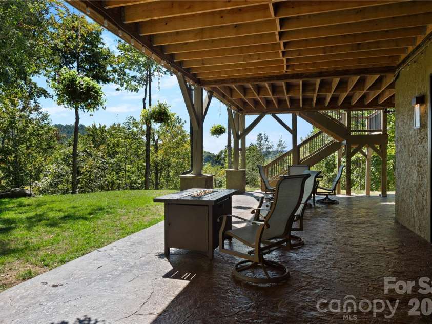 945 Somersby Park, Hendersonville, NC 28739.  MLS# CAR4430657, YatesRealty ID 54244. 