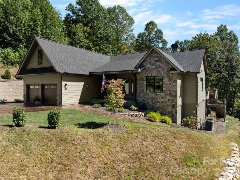 945 Somersby Park, Hendersonville, NC 28739.  MLS# CAR4430657, YatesRealty ID 54244. 