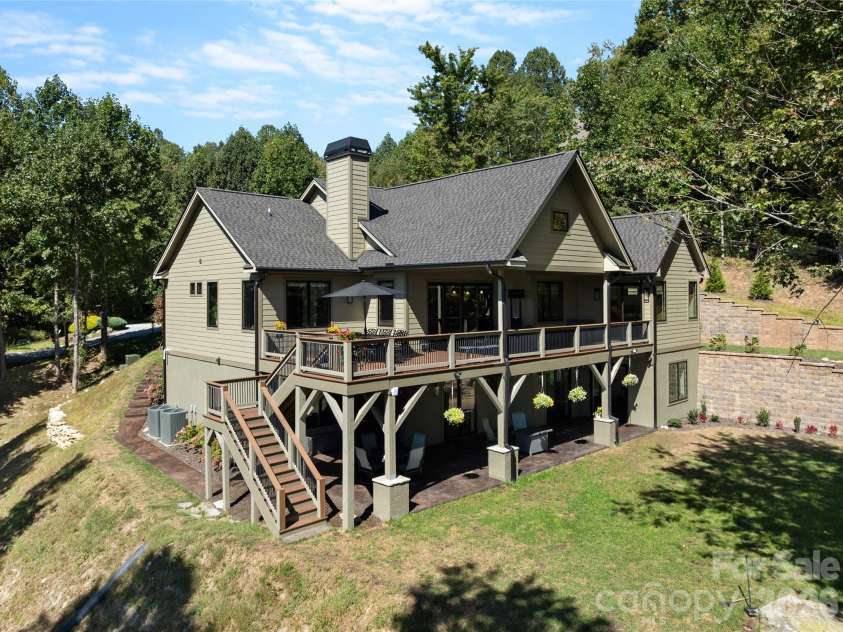945 Somersby Park, Hendersonville, NC 28739.  MLS# CAR4430657, YatesRealty ID 54244. 