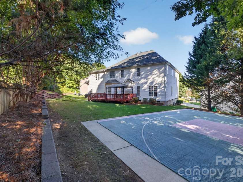 2502 Sandy Ridge Lane, Matthews, NC 28105.  MLS# CAR4430552, YatesRealty ID 54246. 