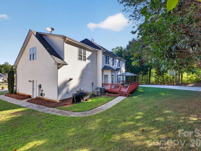 2502 Sandy Ridge Lane, Matthews, NC 28105.  MLS# CAR4430552, YatesRealty ID 54246. 
