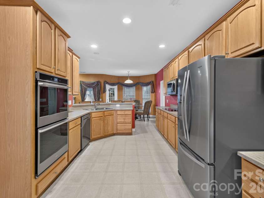 2502 Sandy Ridge Lane, Matthews, NC 28105.  MLS# CAR4430552, YatesRealty ID 54246. 