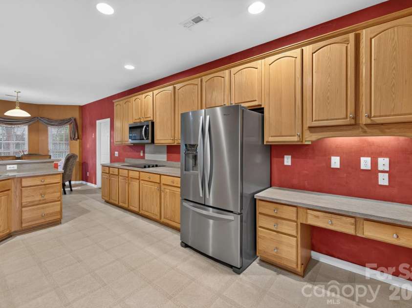 2502 Sandy Ridge Lane, Matthews, NC 28105.  MLS# CAR4430552, YatesRealty ID 54246. 