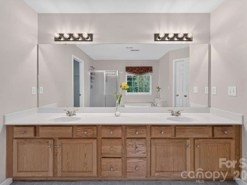 2502 Sandy Ridge Lane, Matthews, NC 28105.  MLS# CAR4430552, YatesRealty ID 54246. 