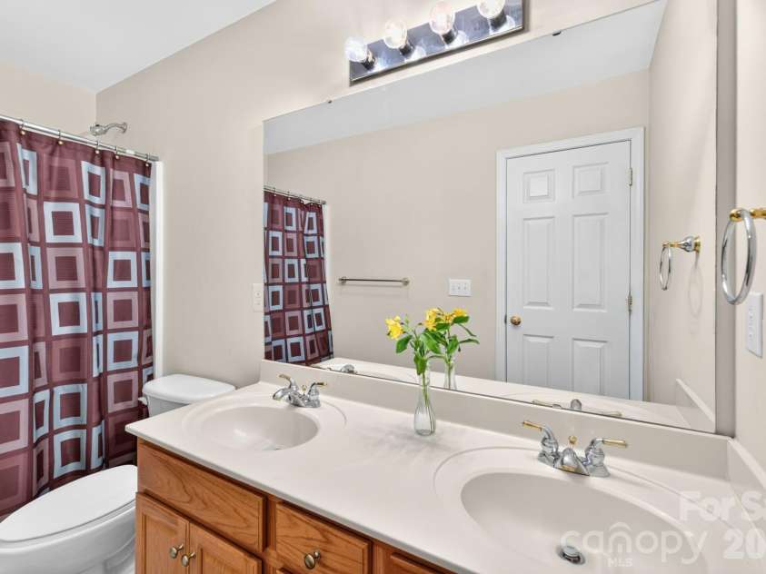 2502 Sandy Ridge Lane, Matthews, NC 28105.  MLS# CAR4430552, YatesRealty ID 54246. 