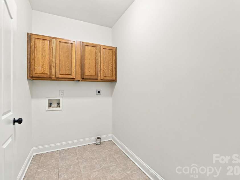 3439 Twelve Oaks Place, Charlotte, NC 28270.  MLS# CAR4423382, YatesRealty ID 54247. 