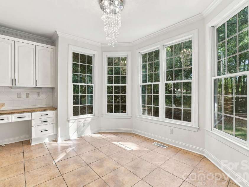 3439 Twelve Oaks Place, Charlotte, NC 28270.  MLS# CAR4423382, YatesRealty ID 54247. Breakfast Area