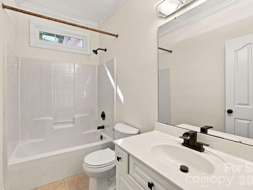 3439 Twelve Oaks Place, Charlotte, NC 28270.  MLS# CAR4423382, YatesRealty ID 54247. Downstairs Full Bath