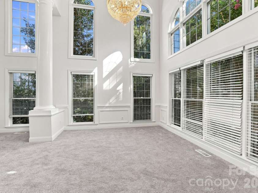 3439 Twelve Oaks Place, Charlotte, NC 28270.  MLS# CAR4423382, YatesRealty ID 54247. Formal Dining