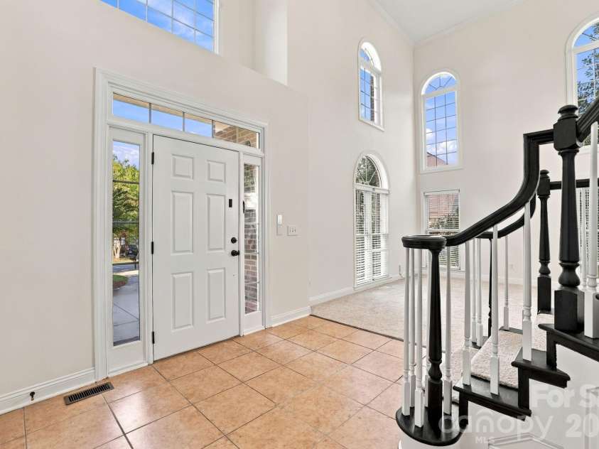 3439 Twelve Oaks Place, Charlotte, NC 28270.  MLS# CAR4423382, YatesRealty ID 54247. Foyer