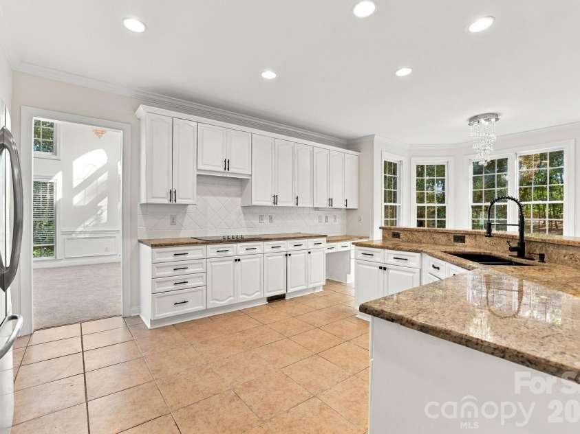 3439 Twelve Oaks Place, Charlotte, NC 28270.  MLS# CAR4423382, YatesRealty ID 54247. Kitchen