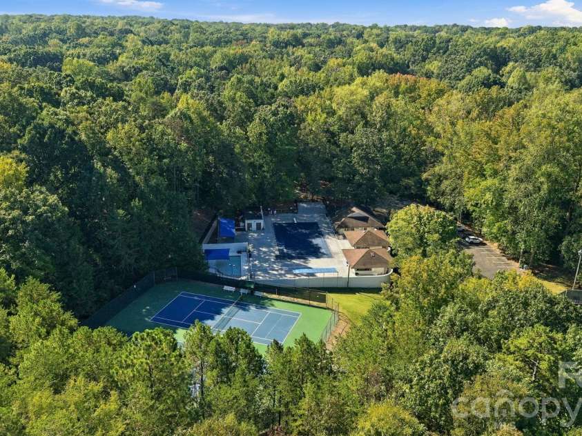 3439 Twelve Oaks Place, Charlotte, NC 28270.  MLS# CAR4423382, YatesRealty ID 54247. Neighborhood Amenities