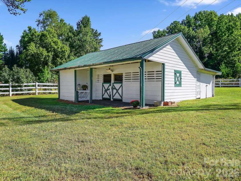 11215 Idlewild Road, Mint Hill, NC 28105.  MLS# CAR4426844, YatesRealty ID 54248. 