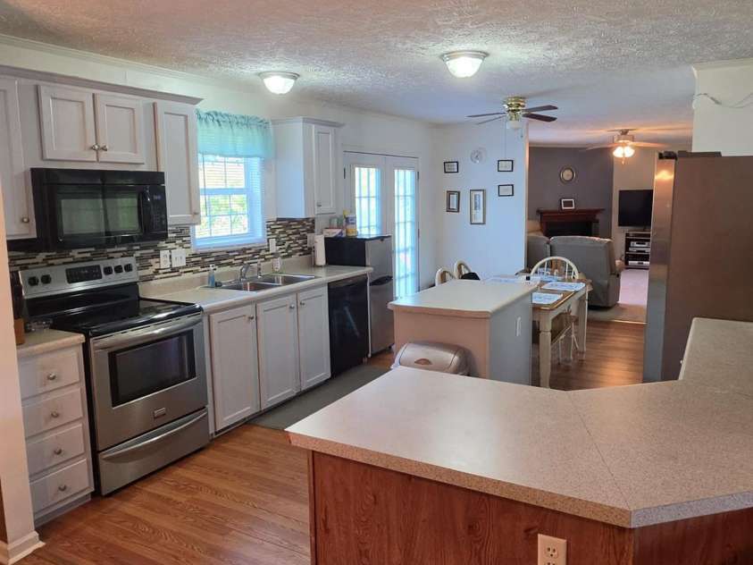 3826 Unionville Indian Trail Road, Indian Trail, NC 28079.  MLS# CAR4428310, YatesRealty ID 54249. Kitchen