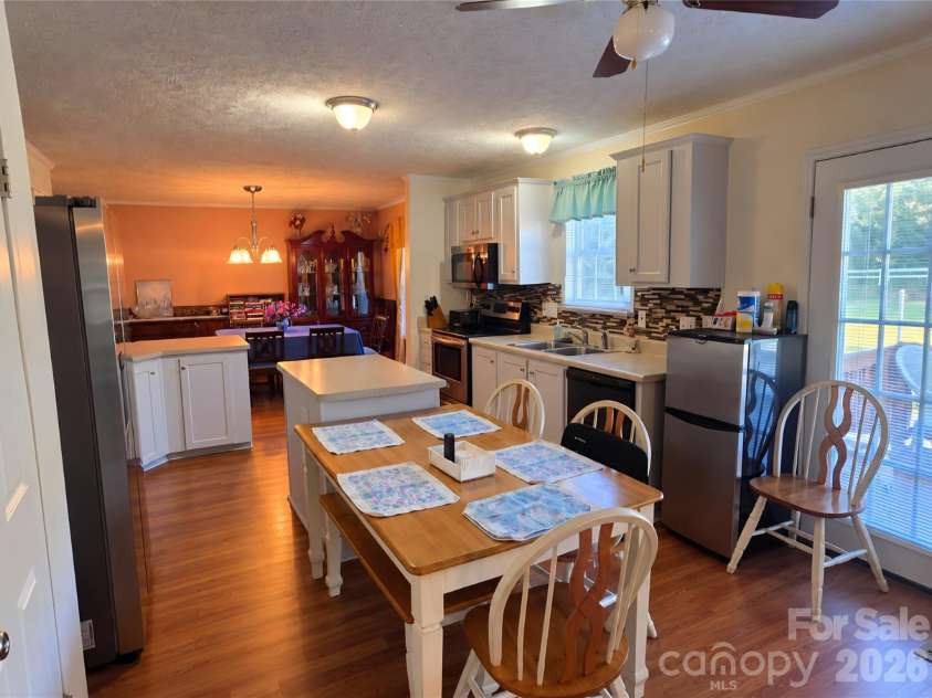 3826 Unionville Indian Trail Road, Indian Trail, NC 28079.  MLS# CAR4428310, YatesRealty ID 54249. Kitchen/Breakfast area