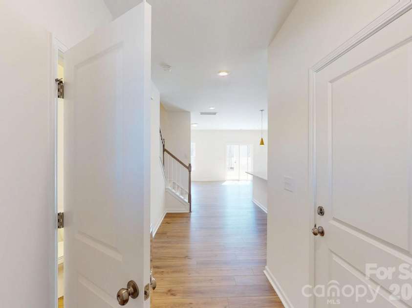 401 Hendley Drive, York, SC 29745.  MLS# CAR4333028, YatesRealty ID 5425. Foyer