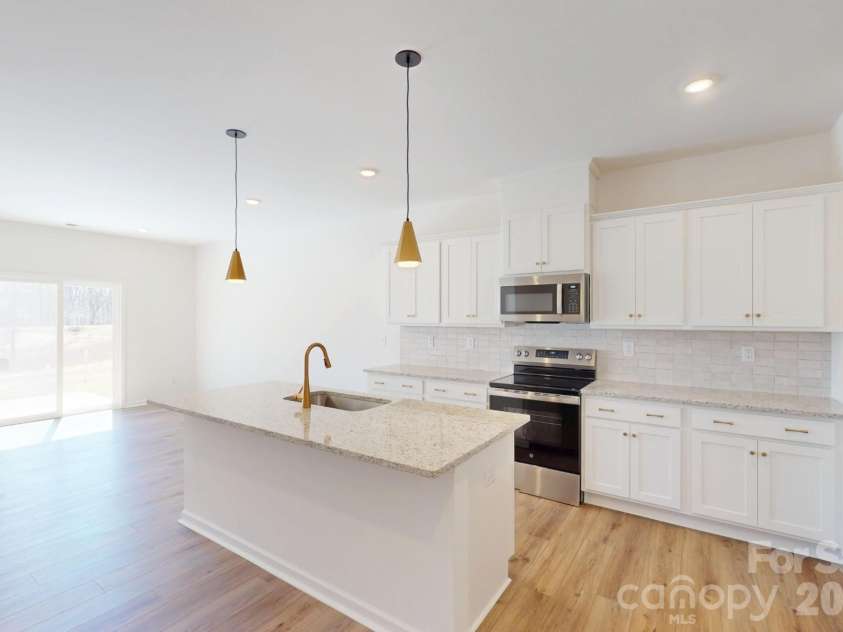 401 Hendley Drive, York, SC 29745.  MLS# CAR4333028, YatesRealty ID 5425. Kitchen