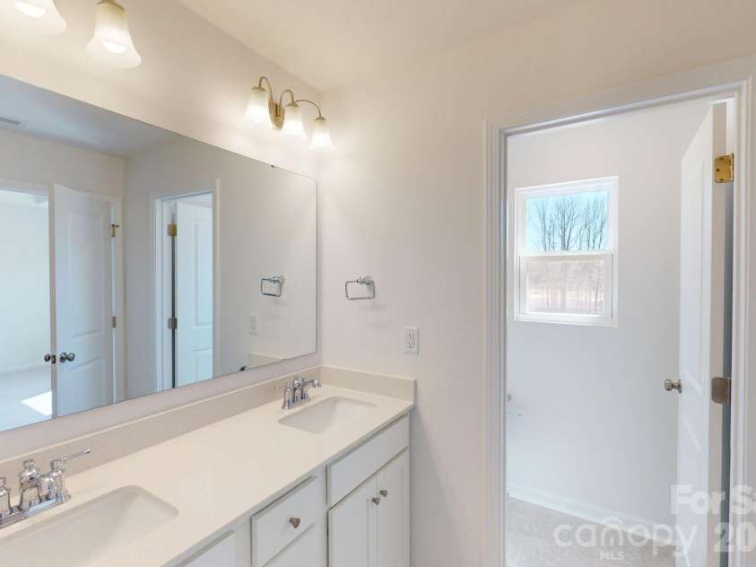 401 Hendley Drive, York, SC 29745.  MLS# CAR4333028, YatesRealty ID 5425. Owner's suite