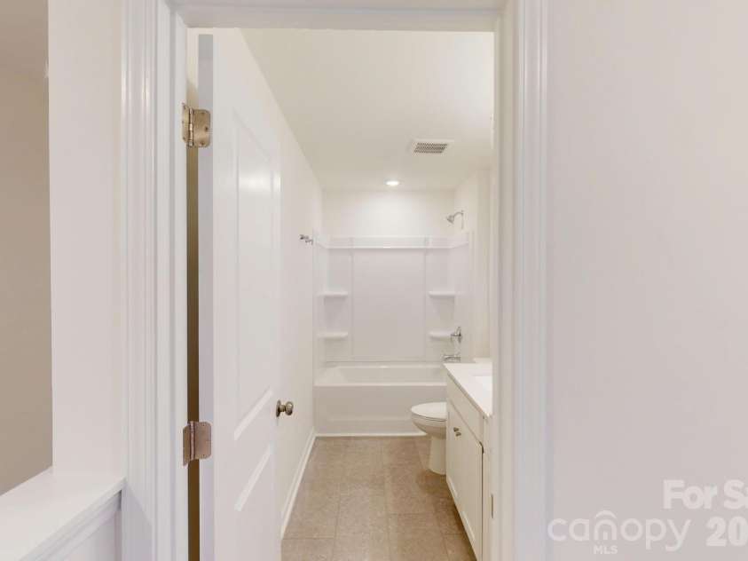 401 Hendley Drive, York, SC 29745.  MLS# CAR4333028, YatesRealty ID 5425. Secondary bathroom